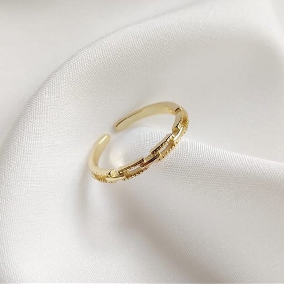 Gold Chain Link Ring - Picture 2 of 2